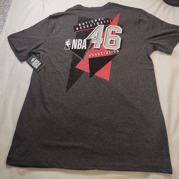 NBA Basketball Grey Short Sleeve T Shirt Size Large - Picture 2 of 6